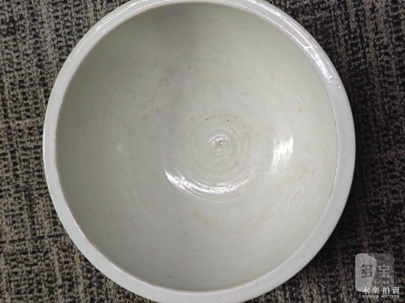 明宣德 白釉暗刻龙纹钵 - 图9